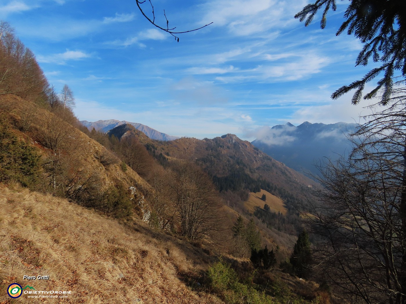 23 Finestra verso Monti Castello e Alben.JPG